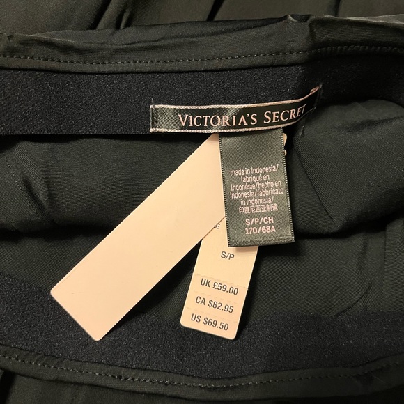 NWT VS SKIRT - Picture 2 of 2